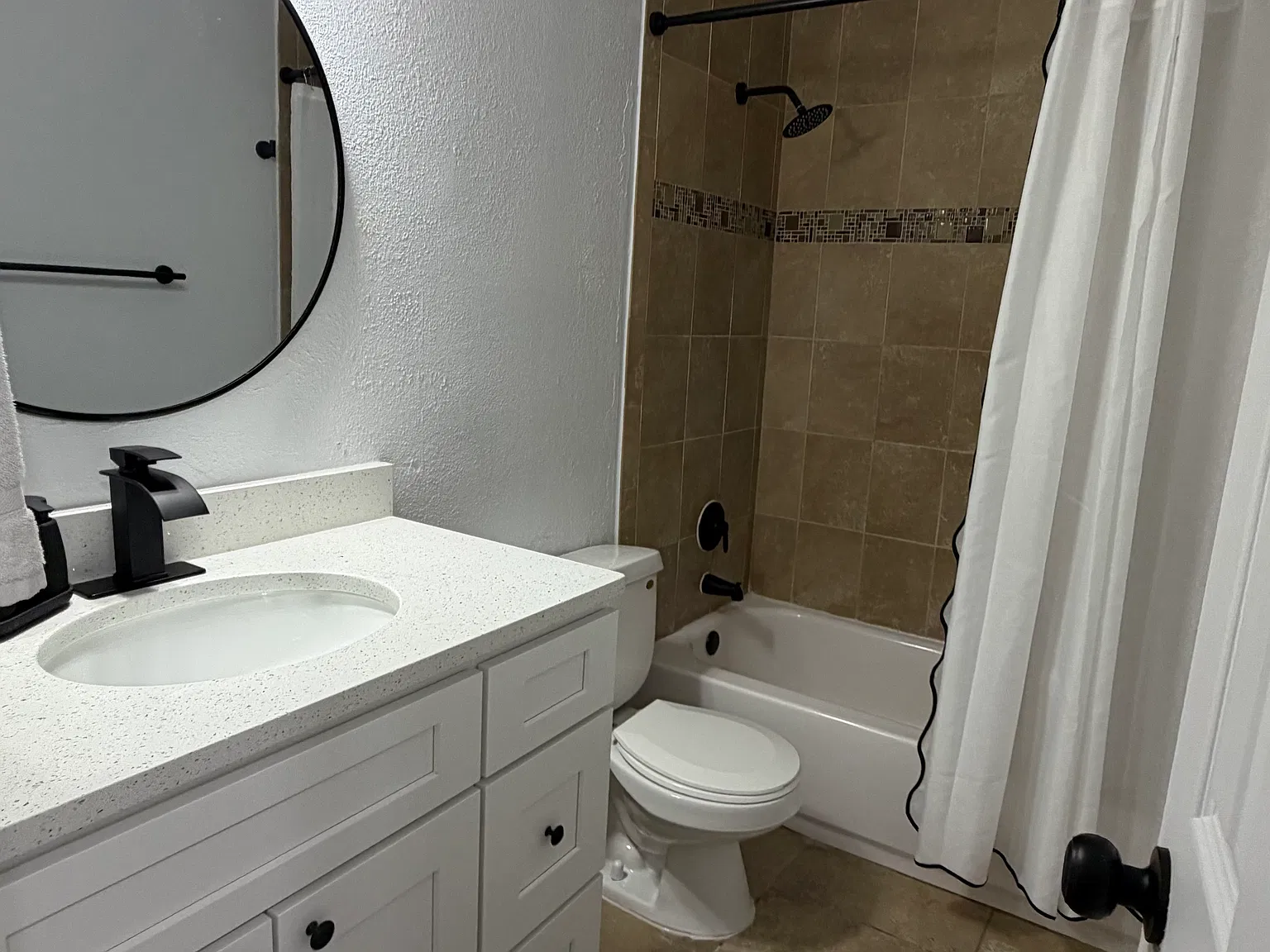 3 bed, 1123 sqft, $1,800 — Photo 4