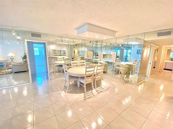 2nd image of 3900 Oaks Clubhouse Dr APT 206