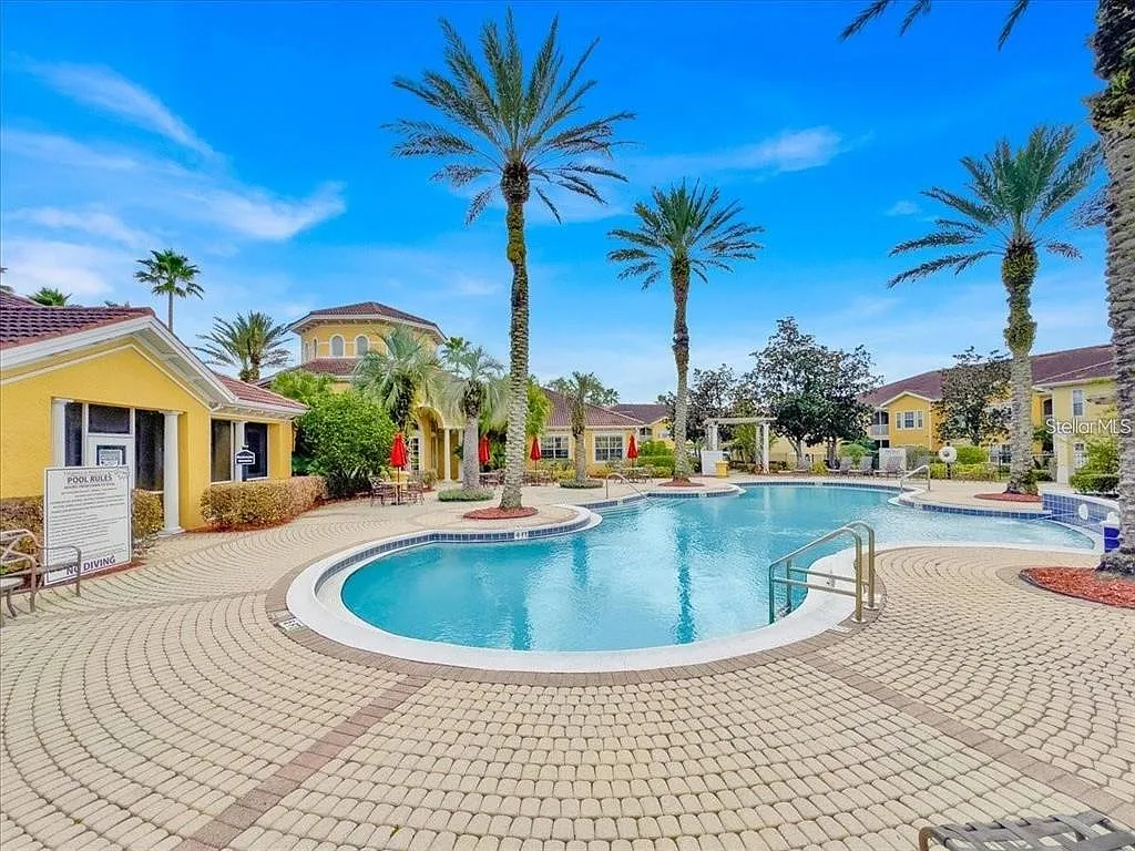 3 bed, 2.0 bath, 1344 sqft, $2,300 — Photo 3
