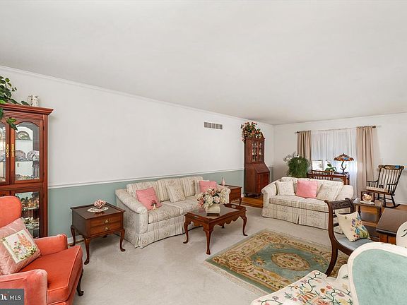 5th image of 12 Michele Ct