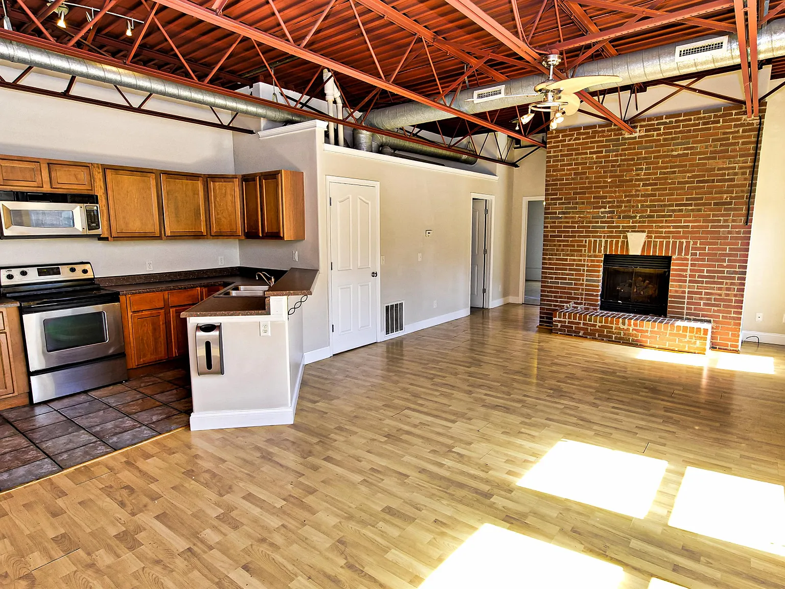 250-258 S Florissant - 252 S. Florissant Rd - Apt E — Photo 2