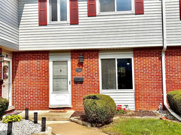 27881 Eastwick Sq, Roseville, MI 48066
