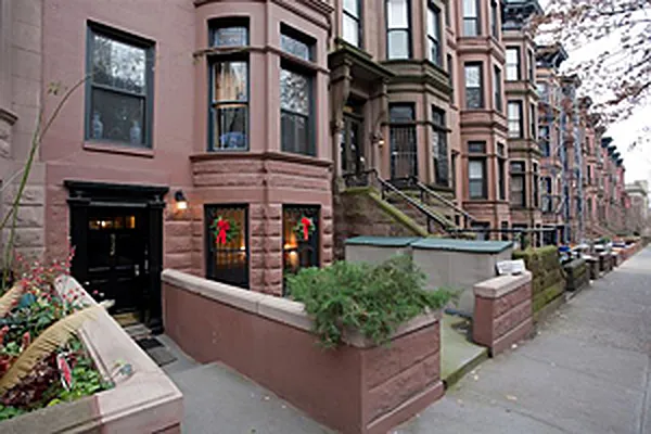 Sold by Warren Lewis Realty | media 29