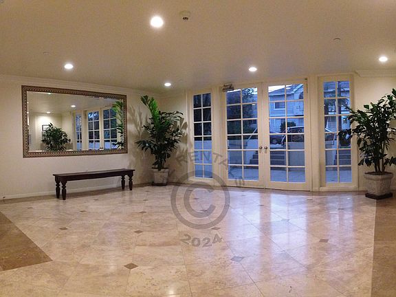 5th image of 12140 Moorpark St #203