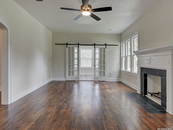 5th image of 2051 W MAGNOLIA AVE