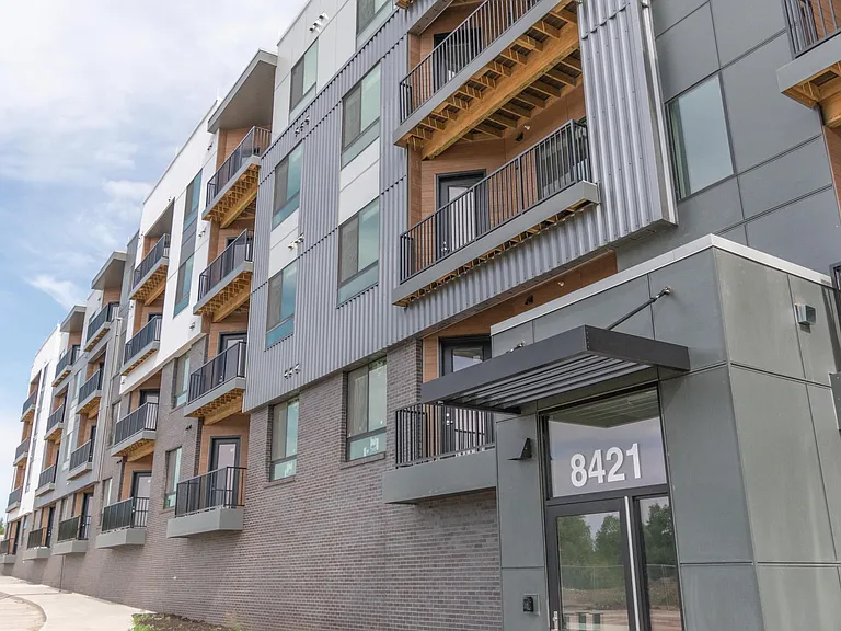 Chateau at Yankee Hill Apartments — Photo 12