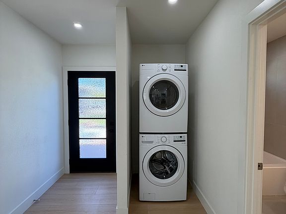 4th image of 12673 Eastend Ave #3
