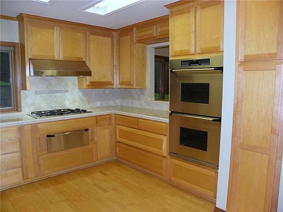 4th image of 2806 Santa Monica Dr