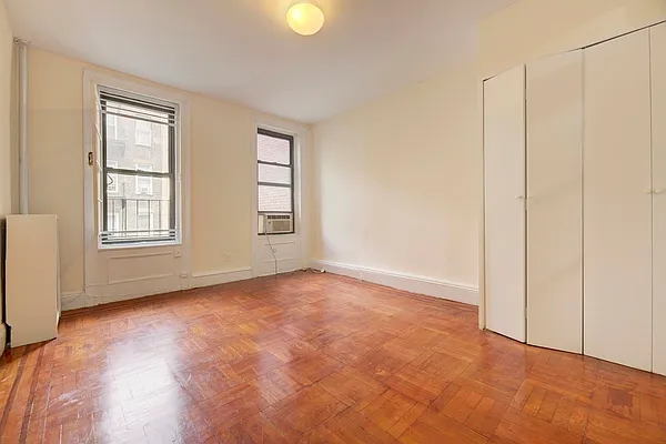 Rented by REAL New York | media 25