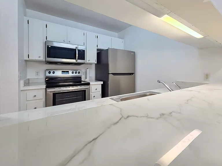 3800 SW 20th Ave #411C — Photo 6