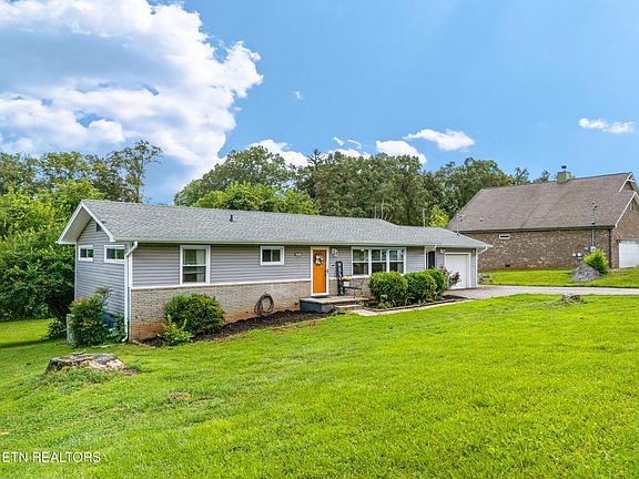 2nd image of 1400 Charles Dr