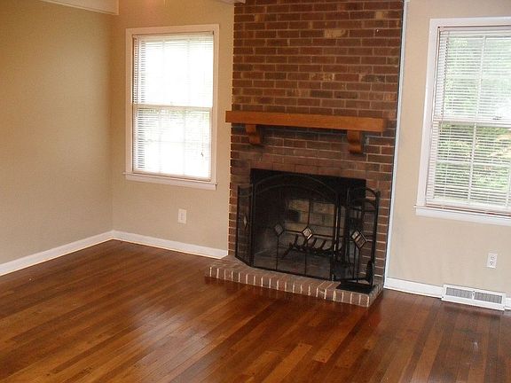 4th image of 3211 Winchester Dr