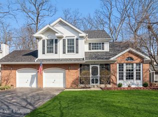 2 Banbury Ct, Streamwood, IL 60107