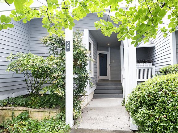 3rd image of 221 Kirkwood Dr