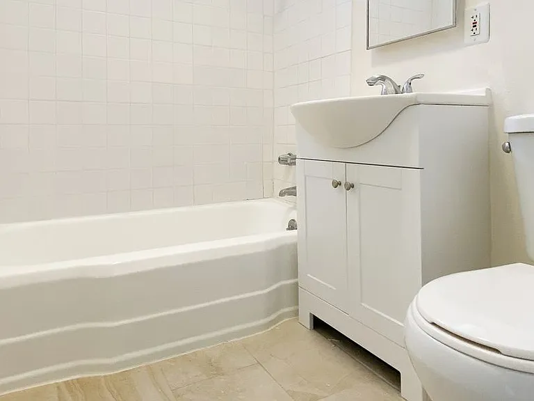 Laguna Apartments — Photo 7