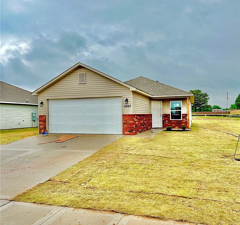 1st image of 1901 E Annette Dr
