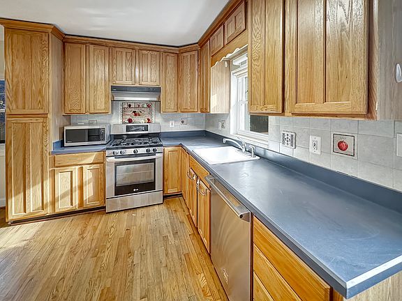 5th image of 607 Lincoln Ave