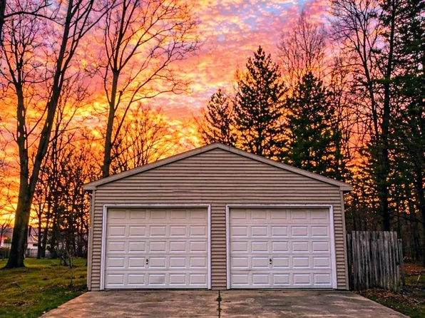 1301 Charlebois Dr, Beaverton, MI 48612