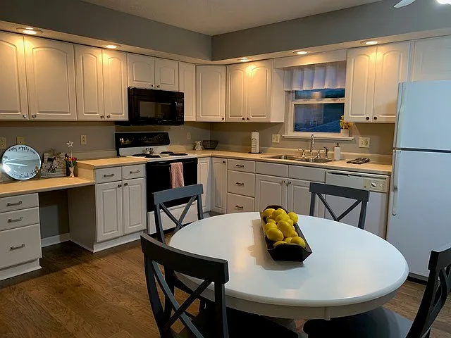 14 Townsend Pl #B — Photo 3