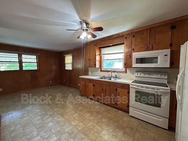 110 Oakland Ave — Photo 7