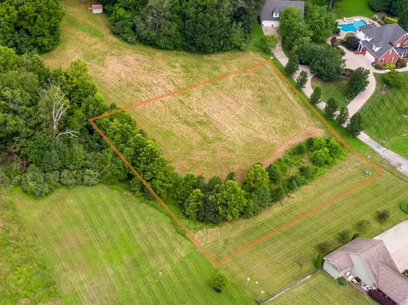 Gracie Ln, Carterville, IL 62918