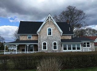 68 8th Ave, Warwick, RI 02886