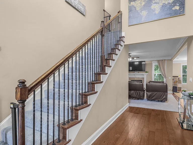 113 Greystone Dr — Photo 6
