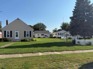 219 E 1st St, Cedar Point, IL 61316