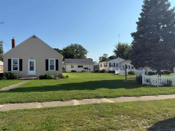 219 E 1st St, Cedar Point, IL 61316