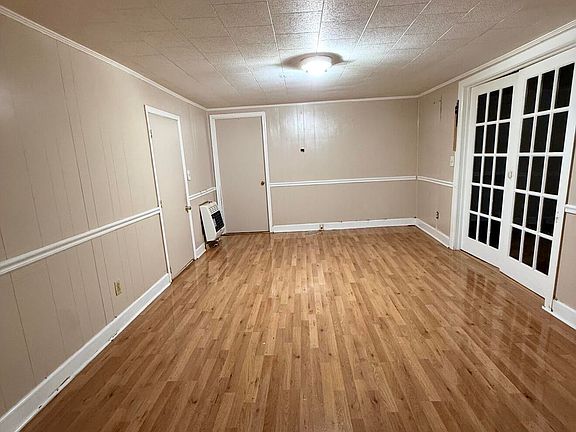 3rd image of 135 Larry Avenue