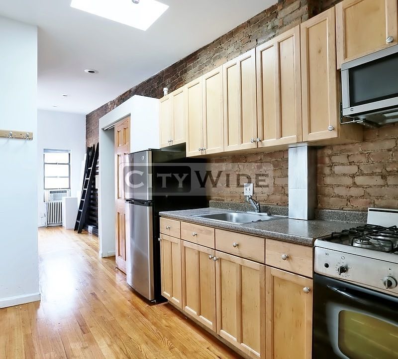 1st image of 272 E 3rd St APT 4