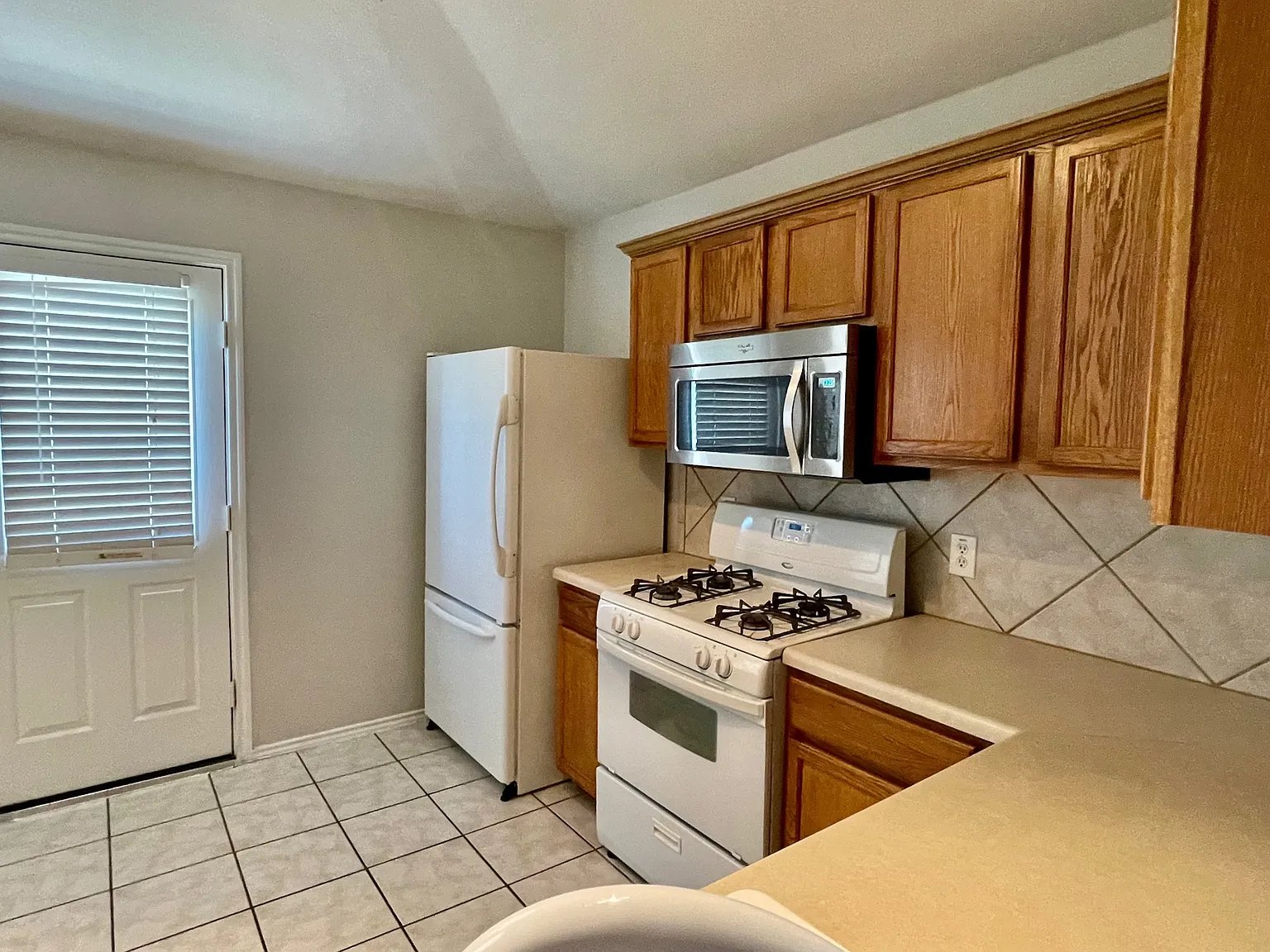 3 bed, 1611 sqft, $1,845 — Photo 4