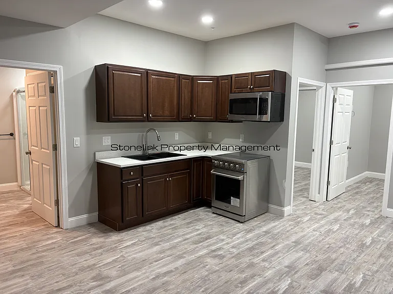 387 Broad St — Photo 19