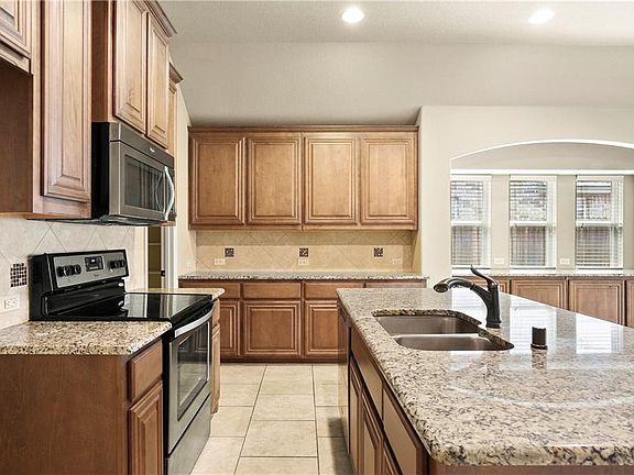 3rd image of 1640 Potomac Dr
