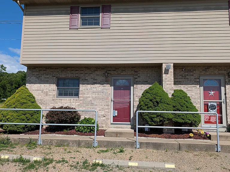 501 Linden Ave — Photo 1