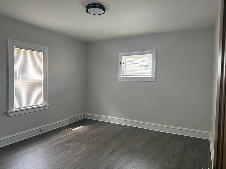 14432 Delaware Ave #B — Photo 11