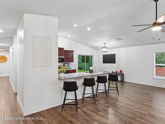 5th image of 3294 Beaver Ave