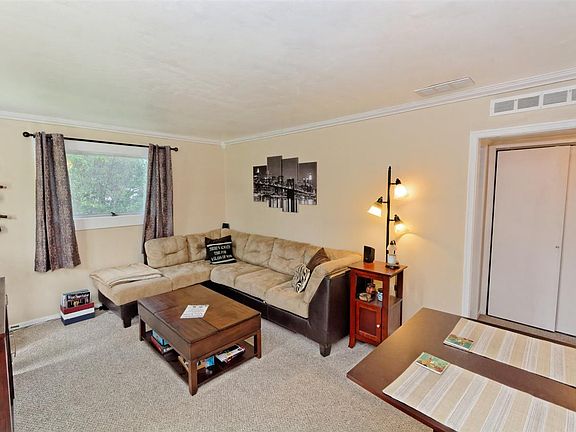 4th image of 1 Crestwood Ct