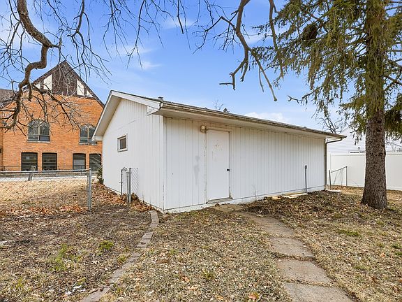 4th image of 911 Franklin St