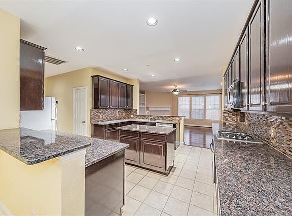 5th image of 8901 Crescent Ct