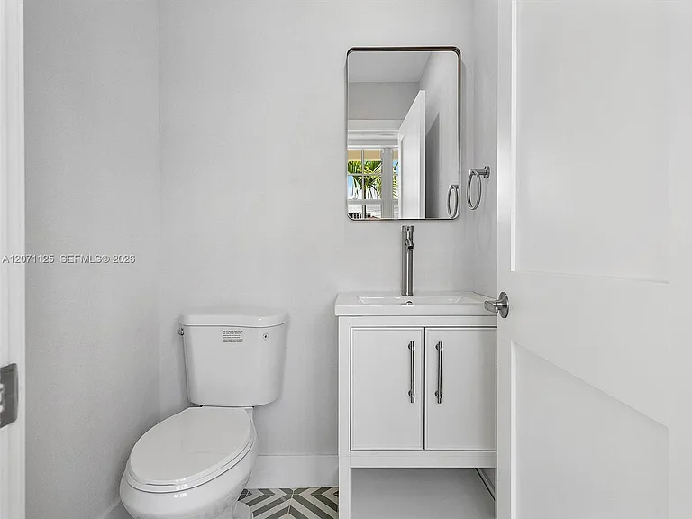 112 Florida Ave — Photo 12