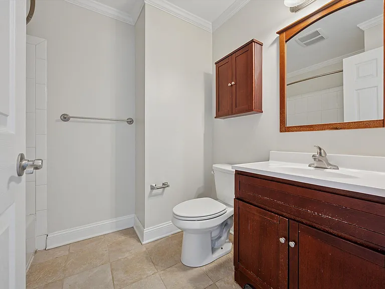Nassau Arms Apartments — Photo 14