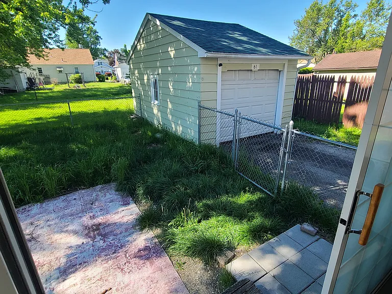 61 Leighton Ave — Photo 3