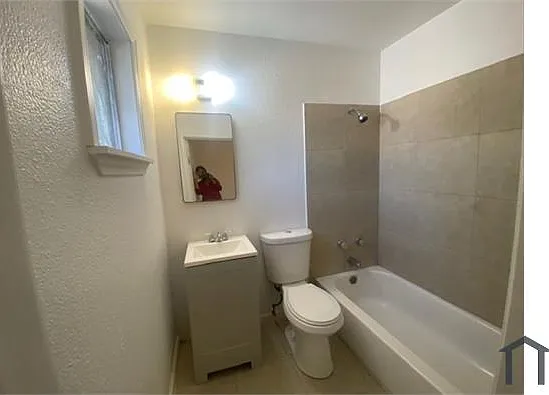 2749 Fairfield St #4 — Photo 5