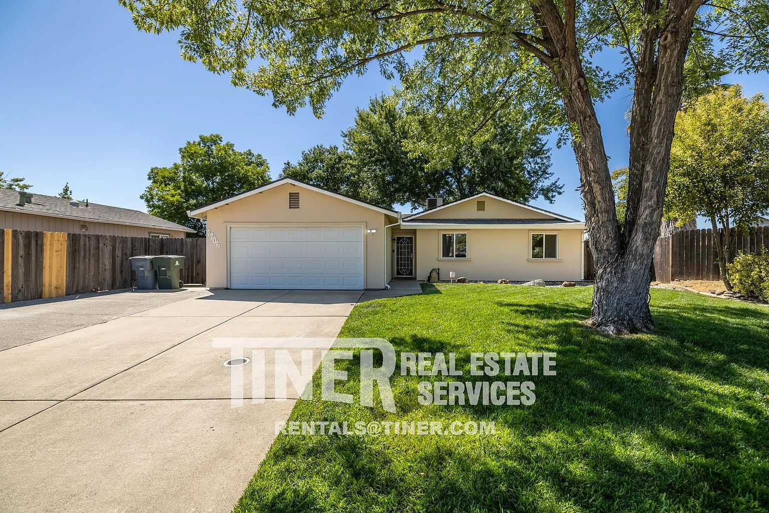 4706 Racetrack Cir photo 1
