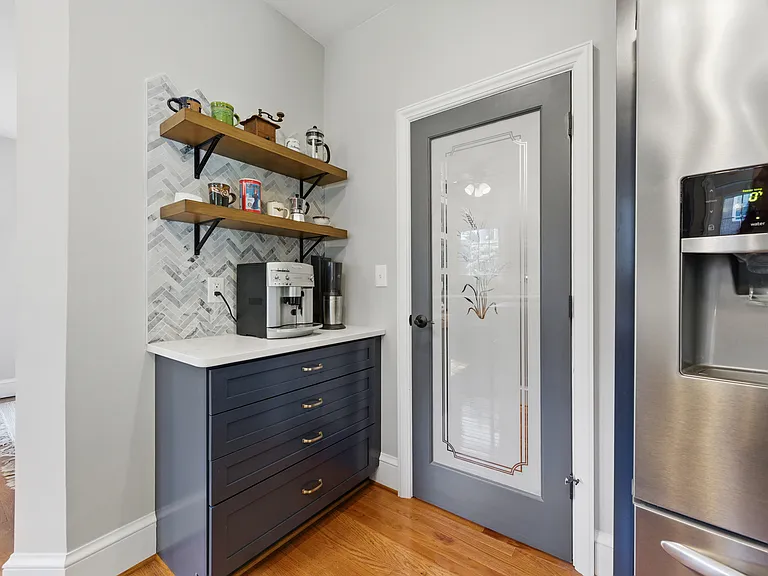 5010 Gosnold Ave — Photo 26