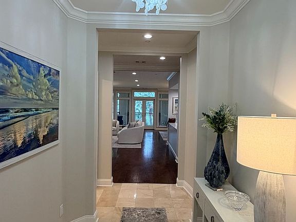 3rd image of 300 Grandview Ct #323