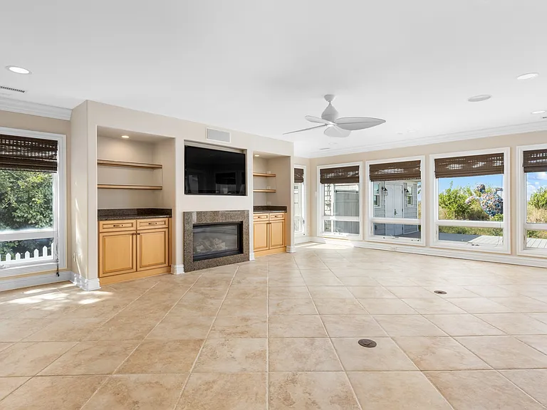 882 W Ocean View Ave — Photo 4