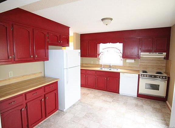 2nd image of 724 Oakwood Ln