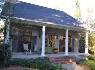 4 Honors Ln, Hattiesburg, MS 39402